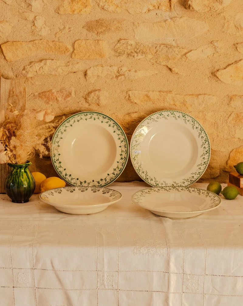 Antoinette, le lot de 4 assiettes dépareillées en faïence N°348