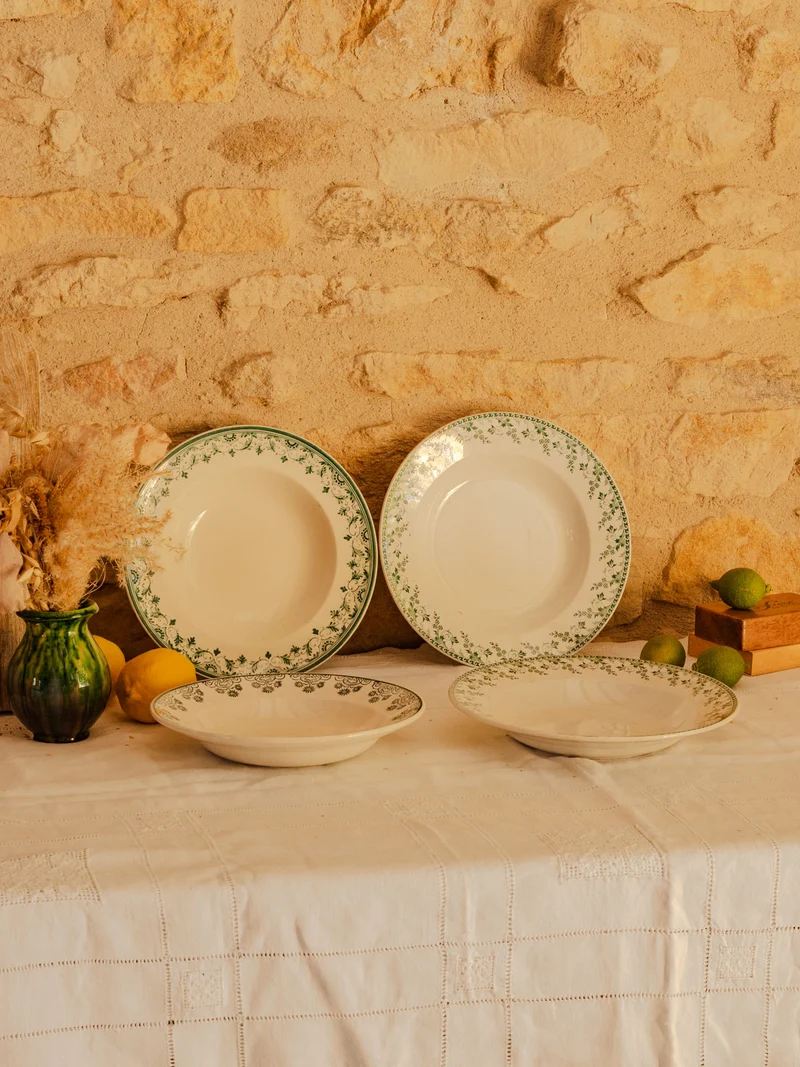 Antoinette, le lot de 4 assiettes dépareillées en faïence N°348