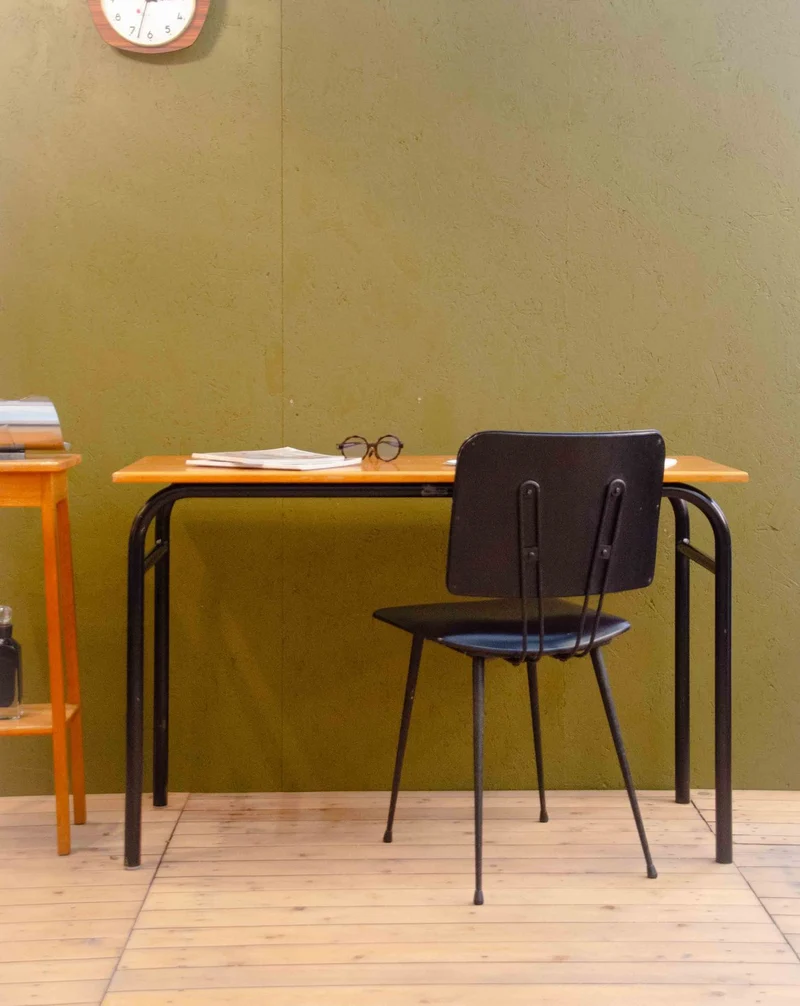 Edouard, le bureau d'école N°1067