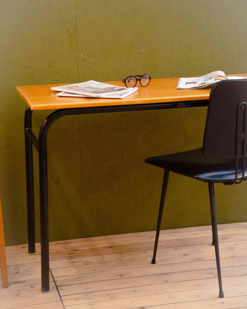 Edouard, le bureau d'école N°1067