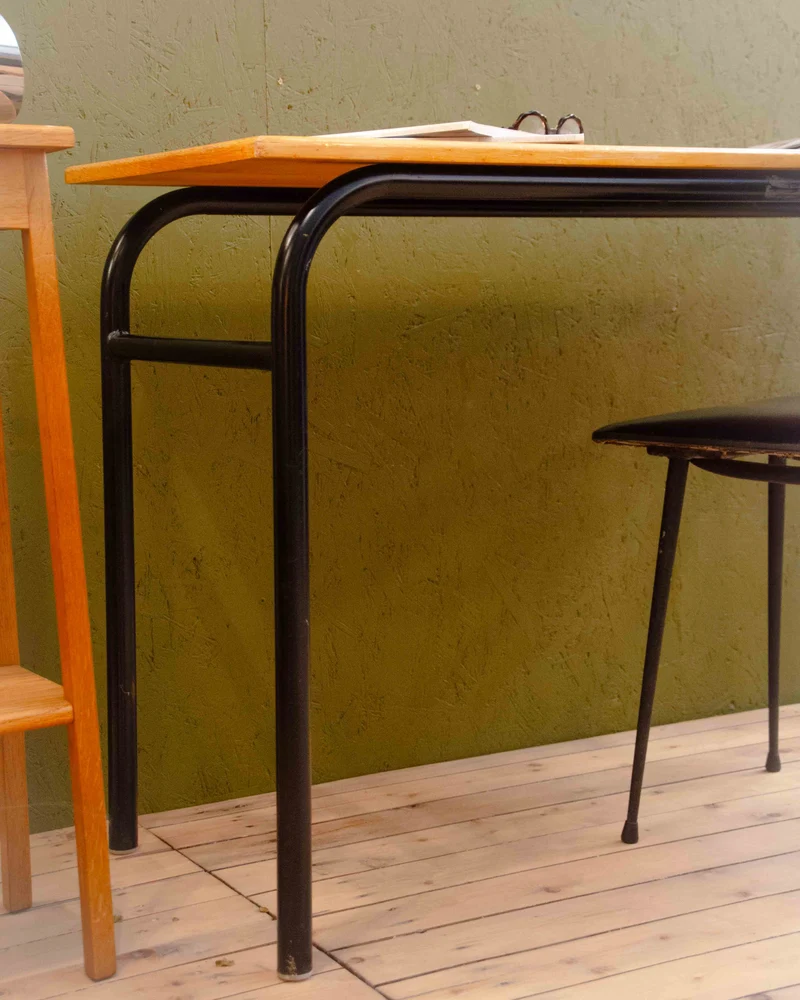 Edouard, le bureau d'école N°1067