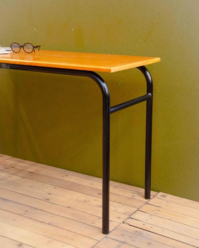Edouard, le bureau d'école N°1067
