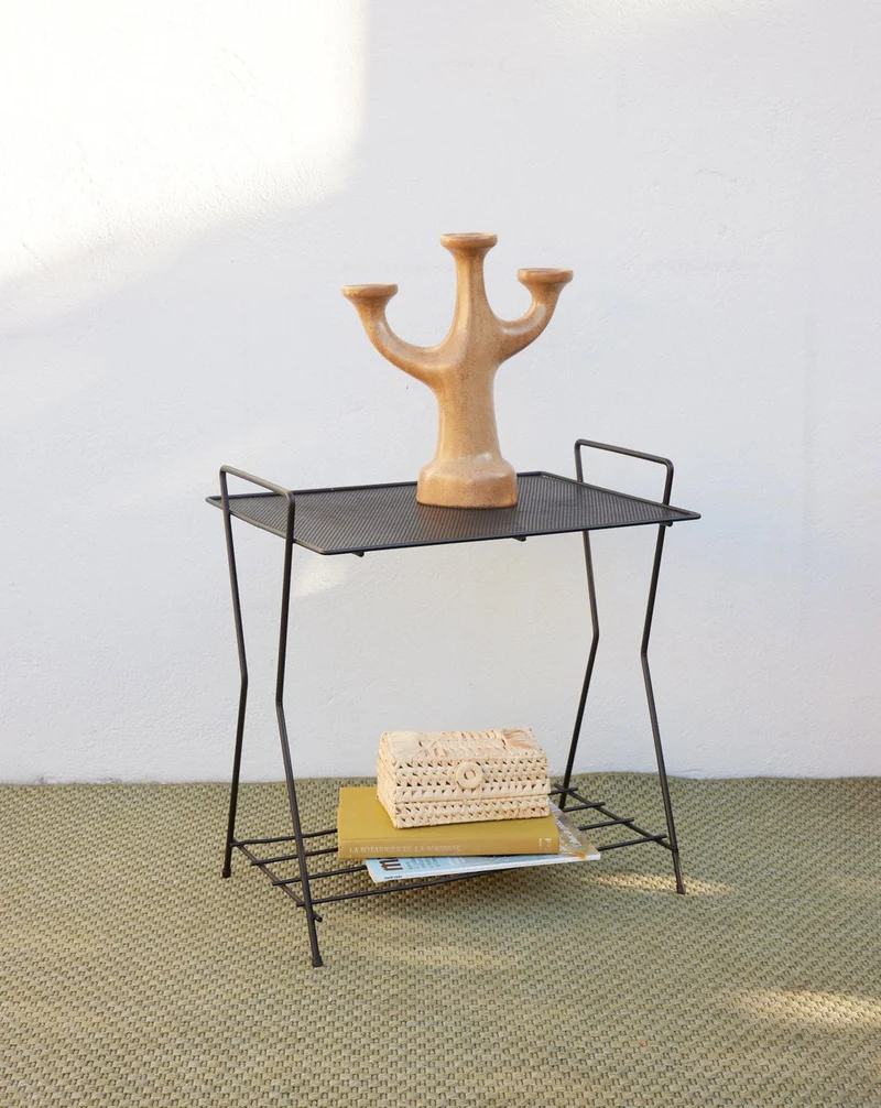Hanna, la table d'appoint en métal N°1549