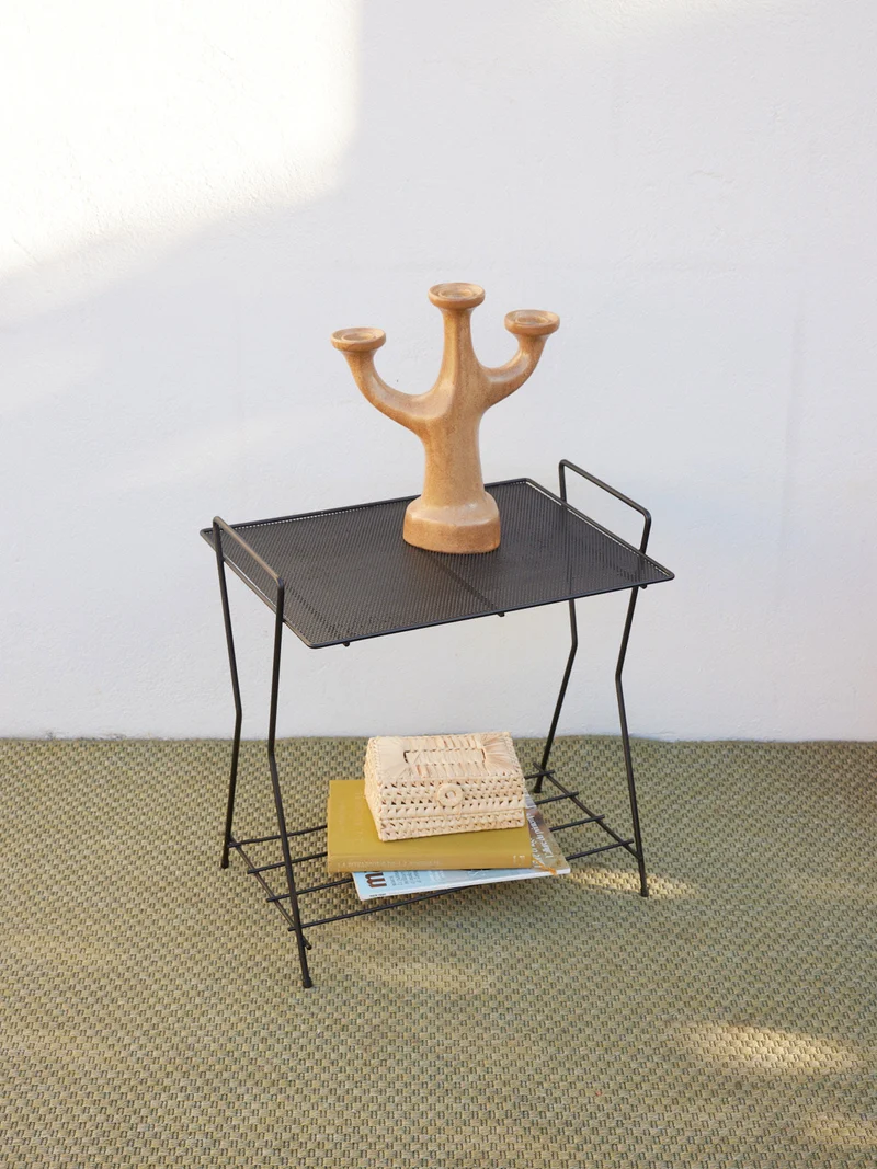 Hanna, la table d'appoint en métal N°1549