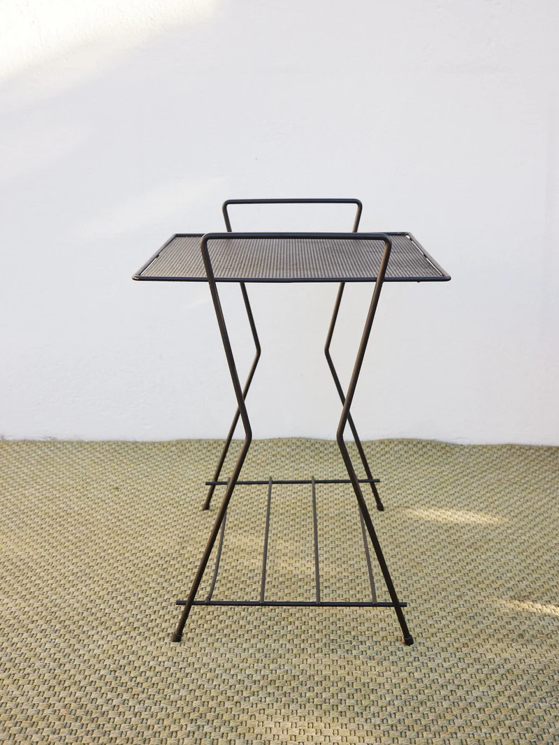 Hanna, la table d'appoint en métal N°1549