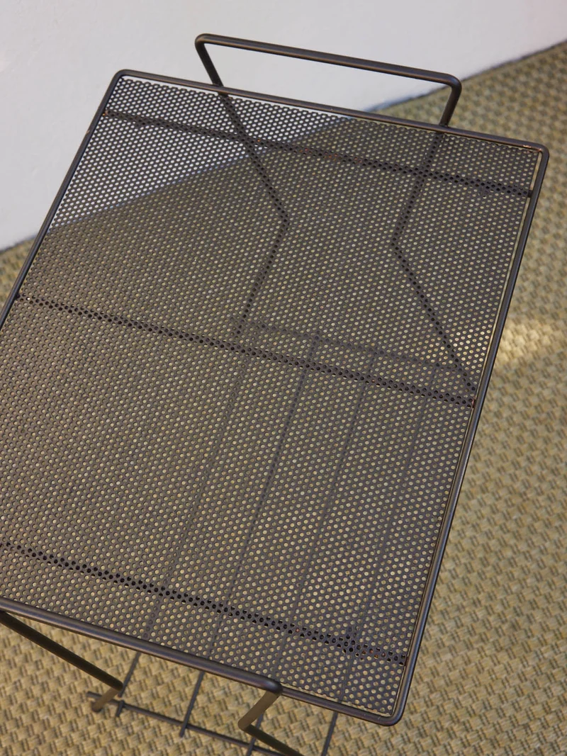 Hanna, la table d'appoint en métal N°1549