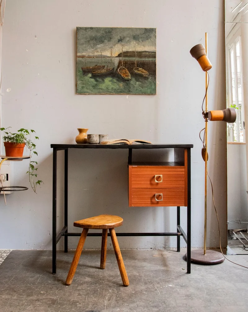 Yvan, le bureau scandinave au plateau en simili cuir N°557