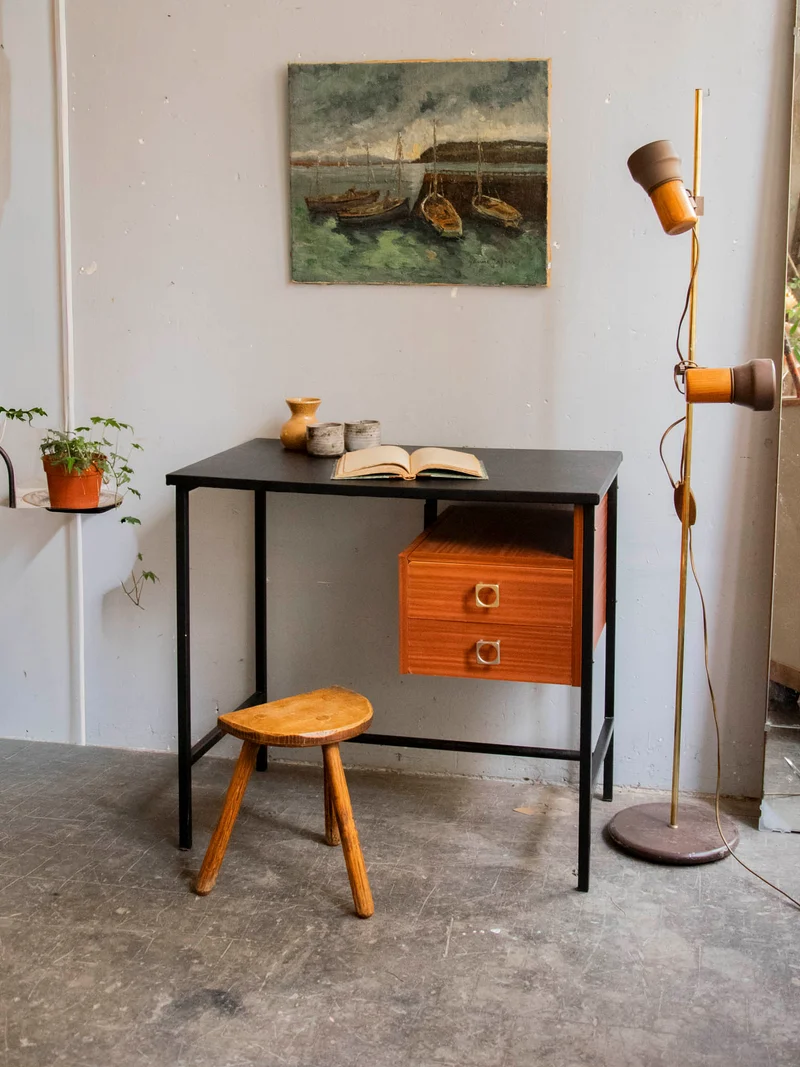 Yvan, le bureau scandinave au plateau en simili cuir N°557