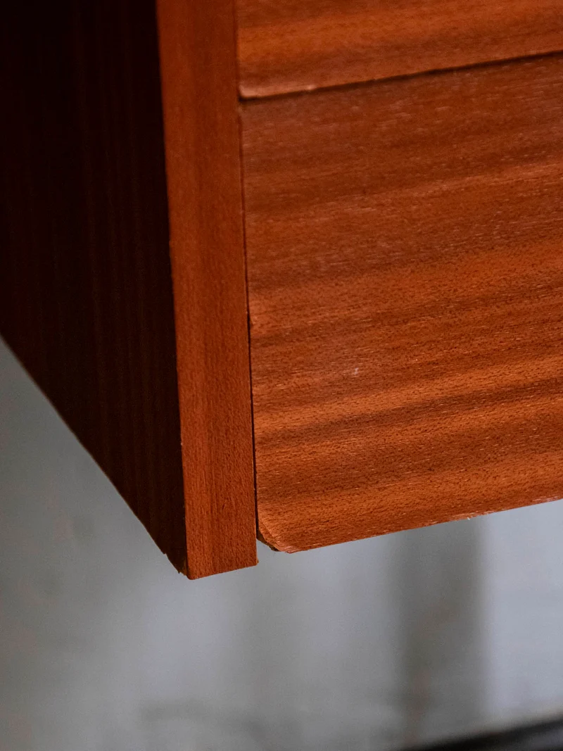 Yvan, le bureau scandinave au plateau en simili cuir N°557