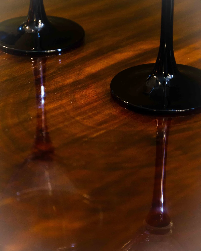 Hanna, la table d'appoint en bois et verre N°1542