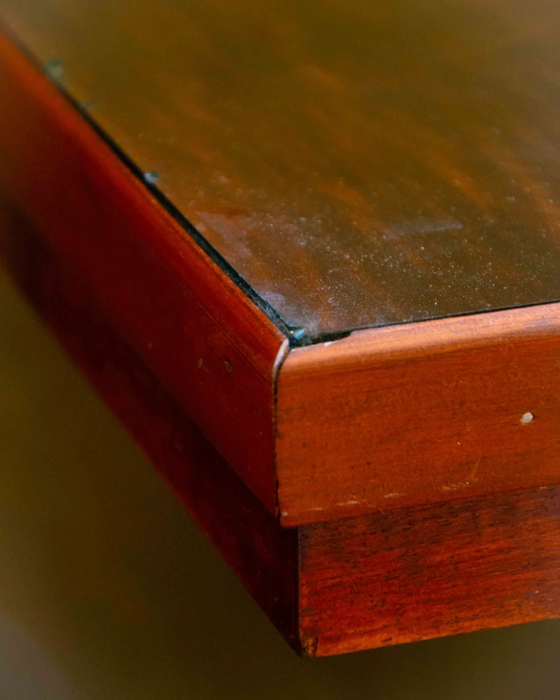 Hanna, la table d'appoint en bois et verre N°1542