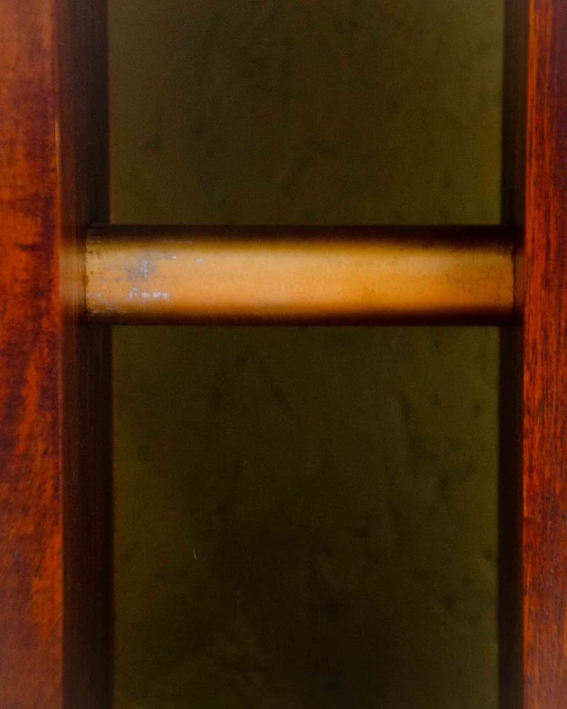 Hanna, la table d'appoint en bois et verre N°1542