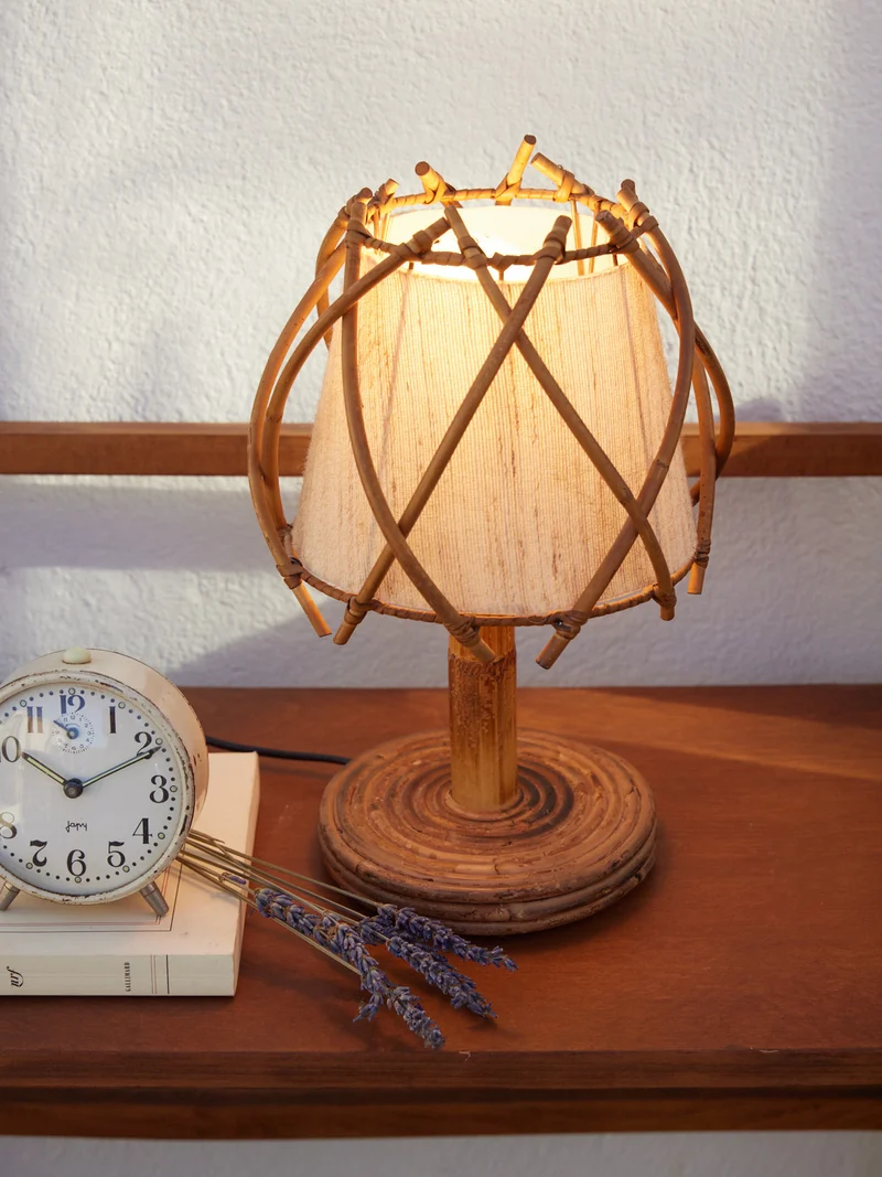 Julia, la lampe à poser en rotin N°1035