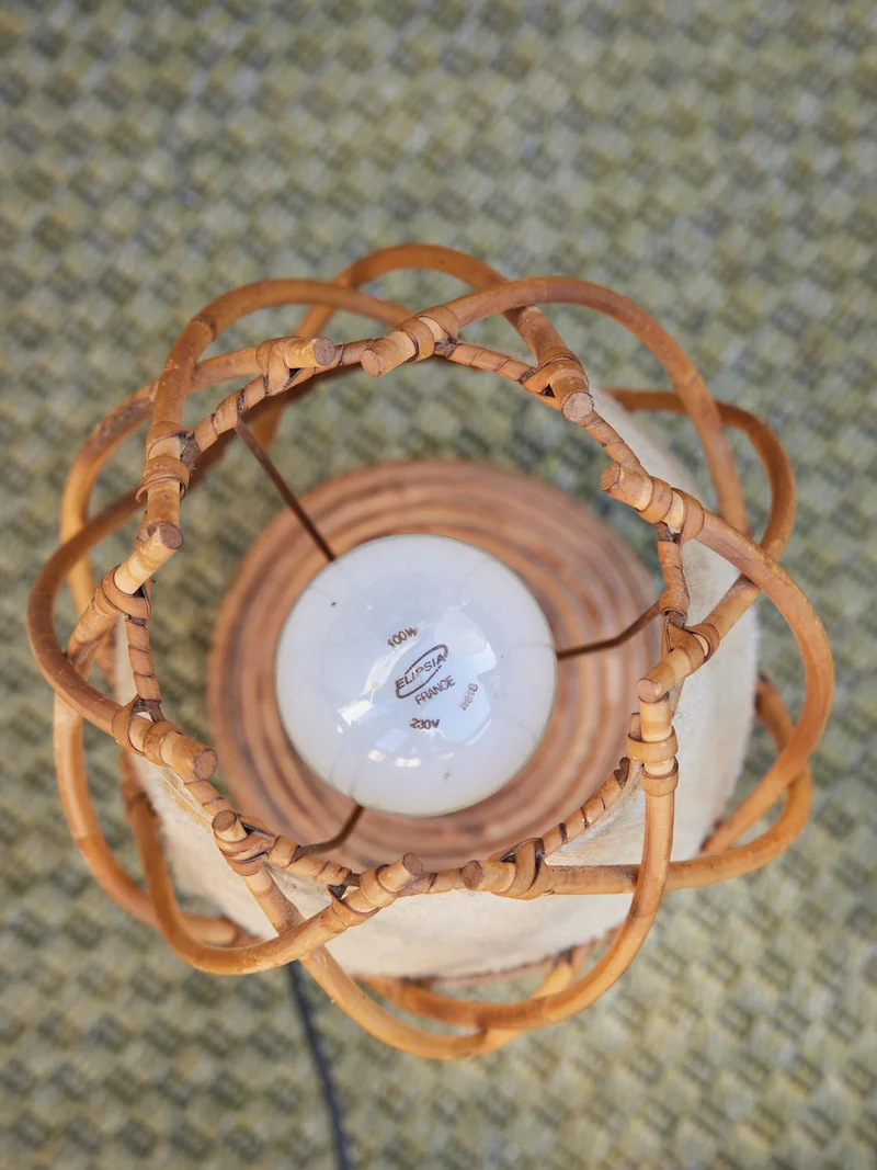 Julia, la lampe à poser en rotin N°1035