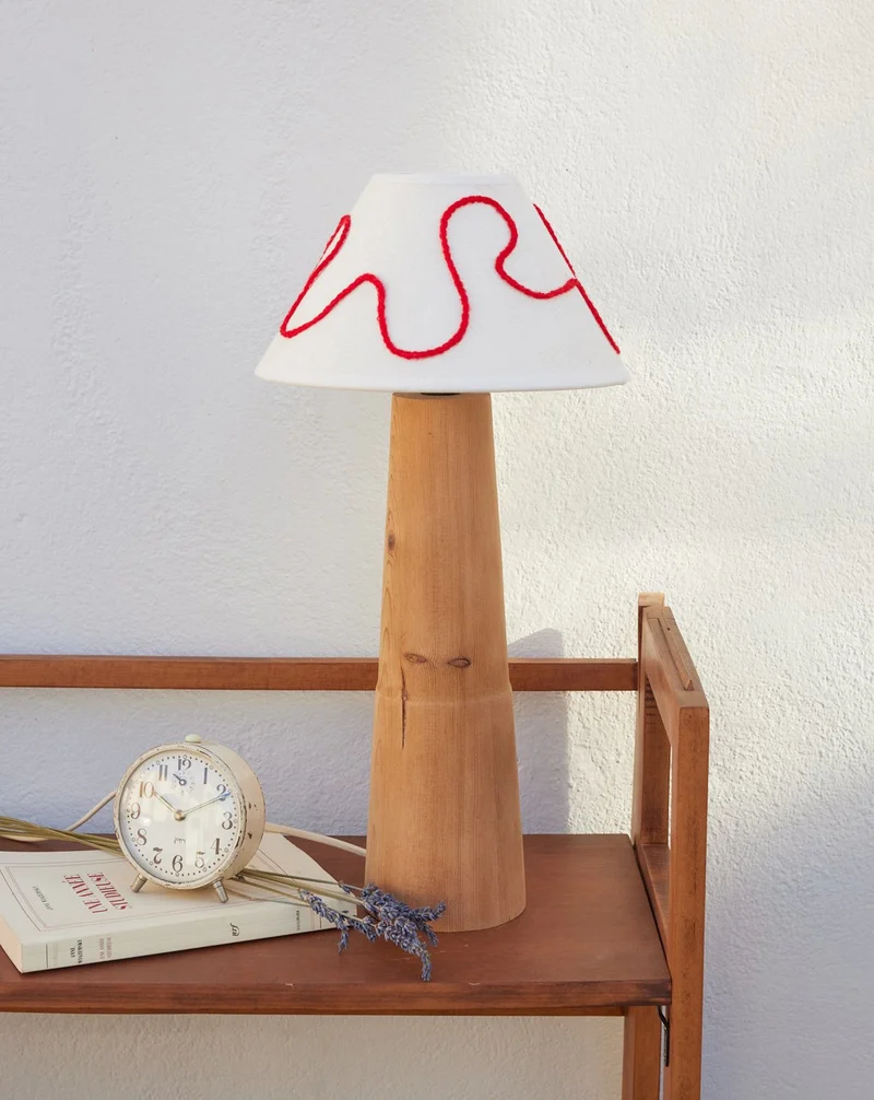 Julia, la lampe à poser en bois N°1034