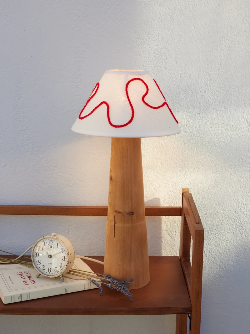 Julia, la lampe à poser en bois N°1034
