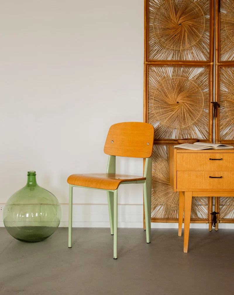 Alma, la chaise aux pieds vert menthe N°1920
