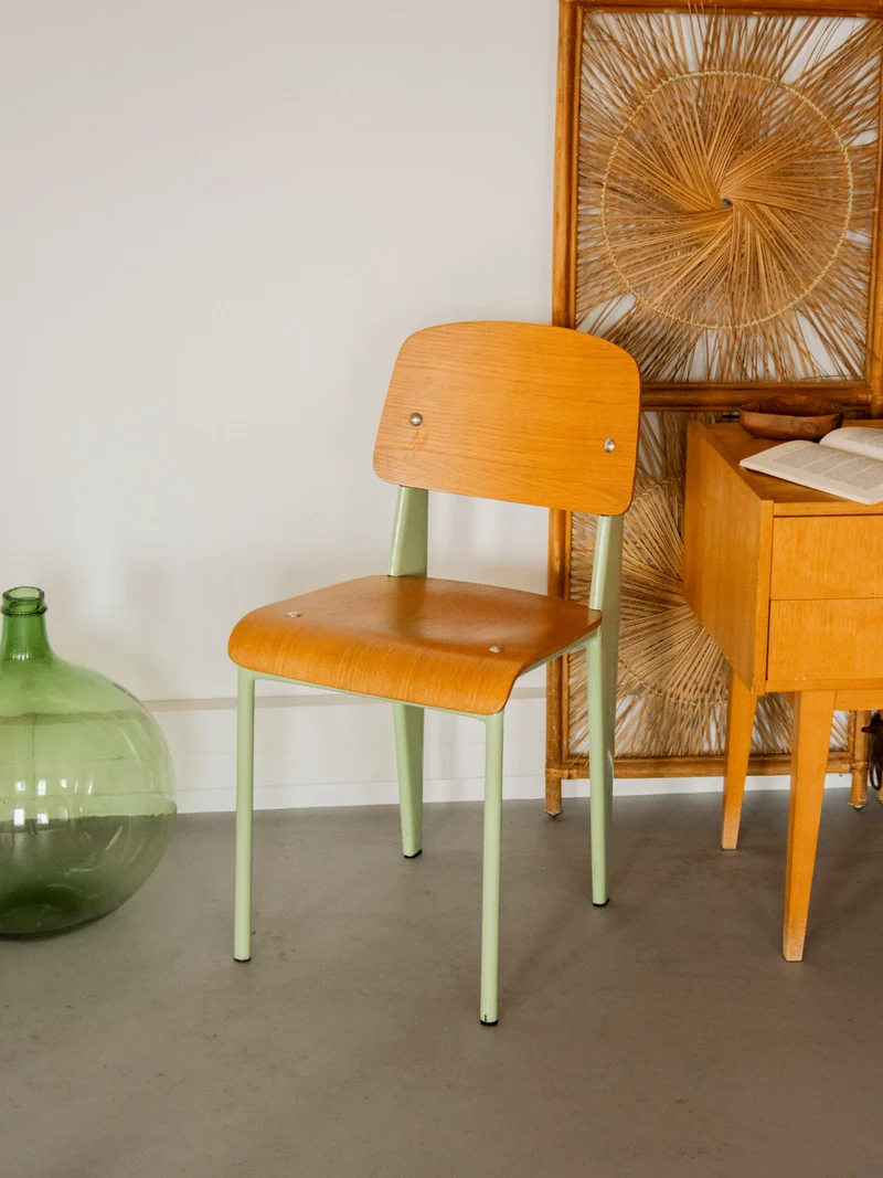 Alma, la chaise aux pieds vert menthe N°1920