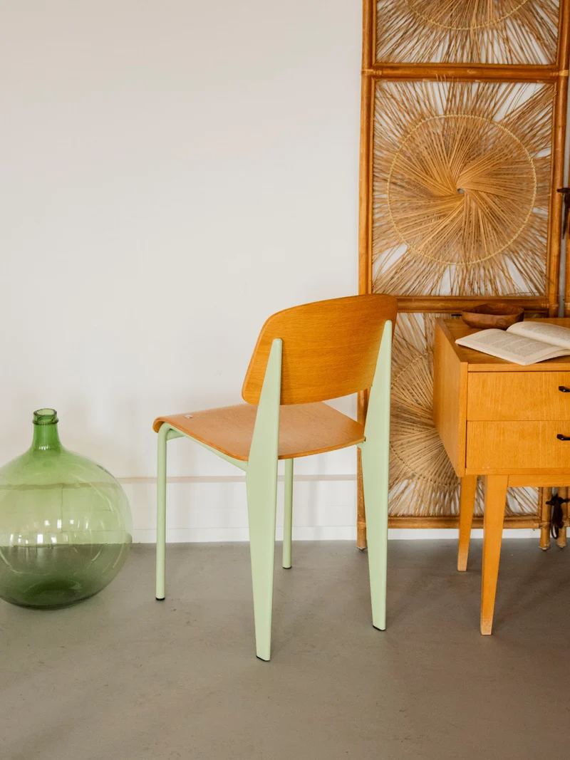 Alma, la chaise aux pieds vert menthe N°1920