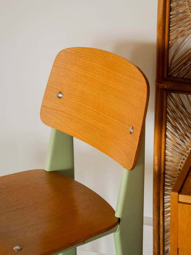 Alma, la chaise aux pieds vert menthe N°1920