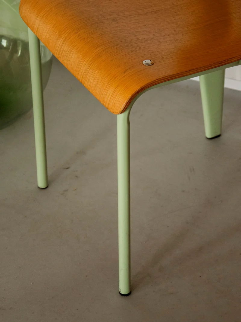 Alma, la chaise aux pieds vert menthe N°1920