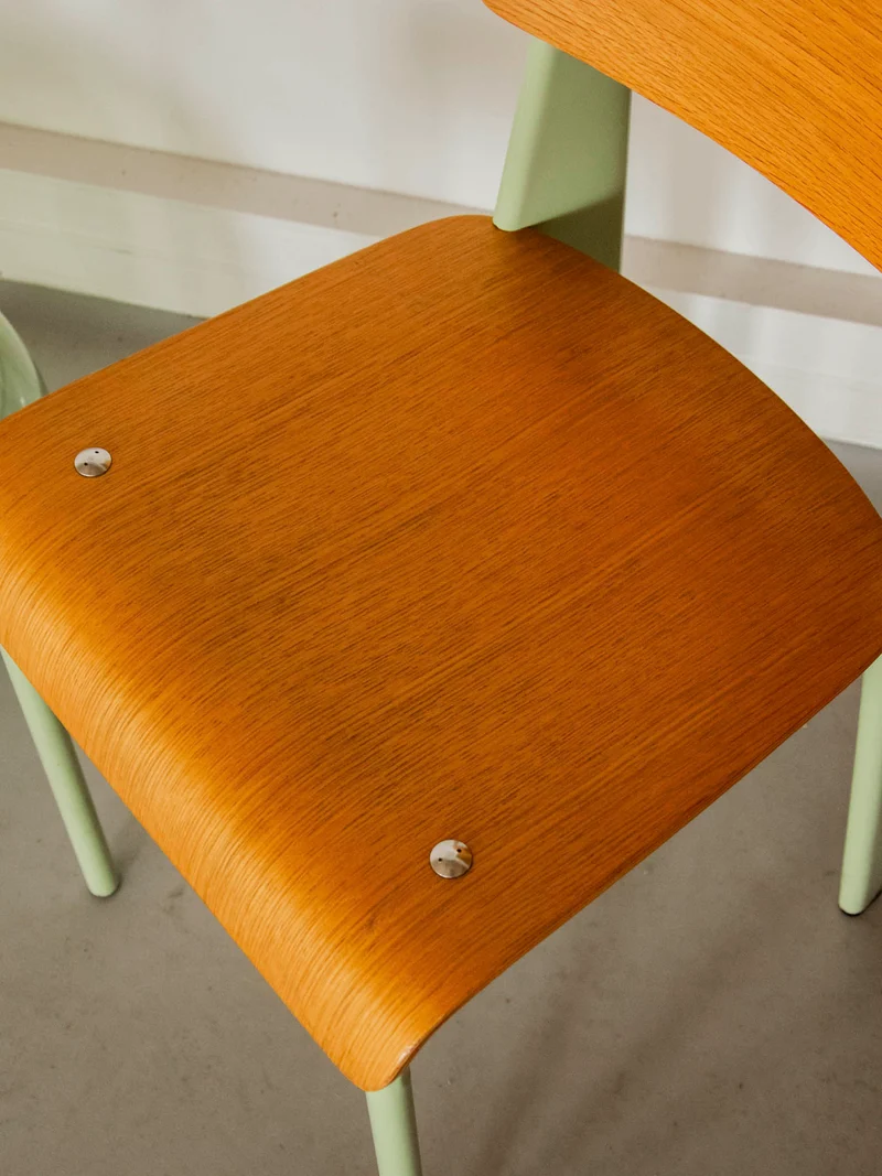 Alma, la chaise aux pieds vert menthe N°1920