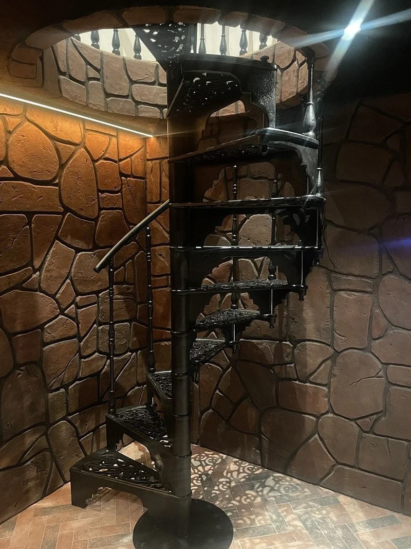 Casa Padrino Gusseisen Wendeltreppe Weiß Ø 133 x H. 264 cm - Rustikale Spiraltreppe mit 13 Stufen - Massive Gusseisen Treppe