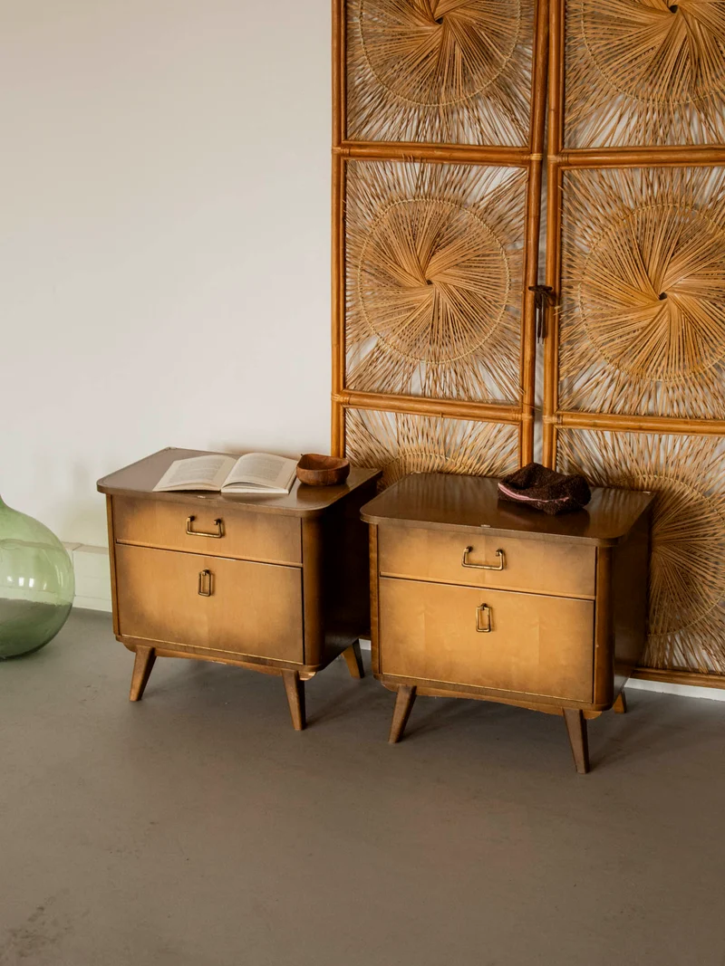Maïa, la paire de tables de chevet mid-century N°1582