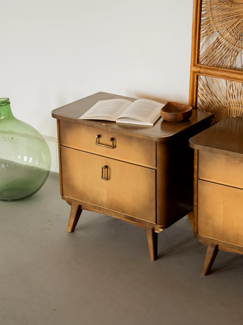 Maïa, la paire de tables de chevet mid-century N°1582