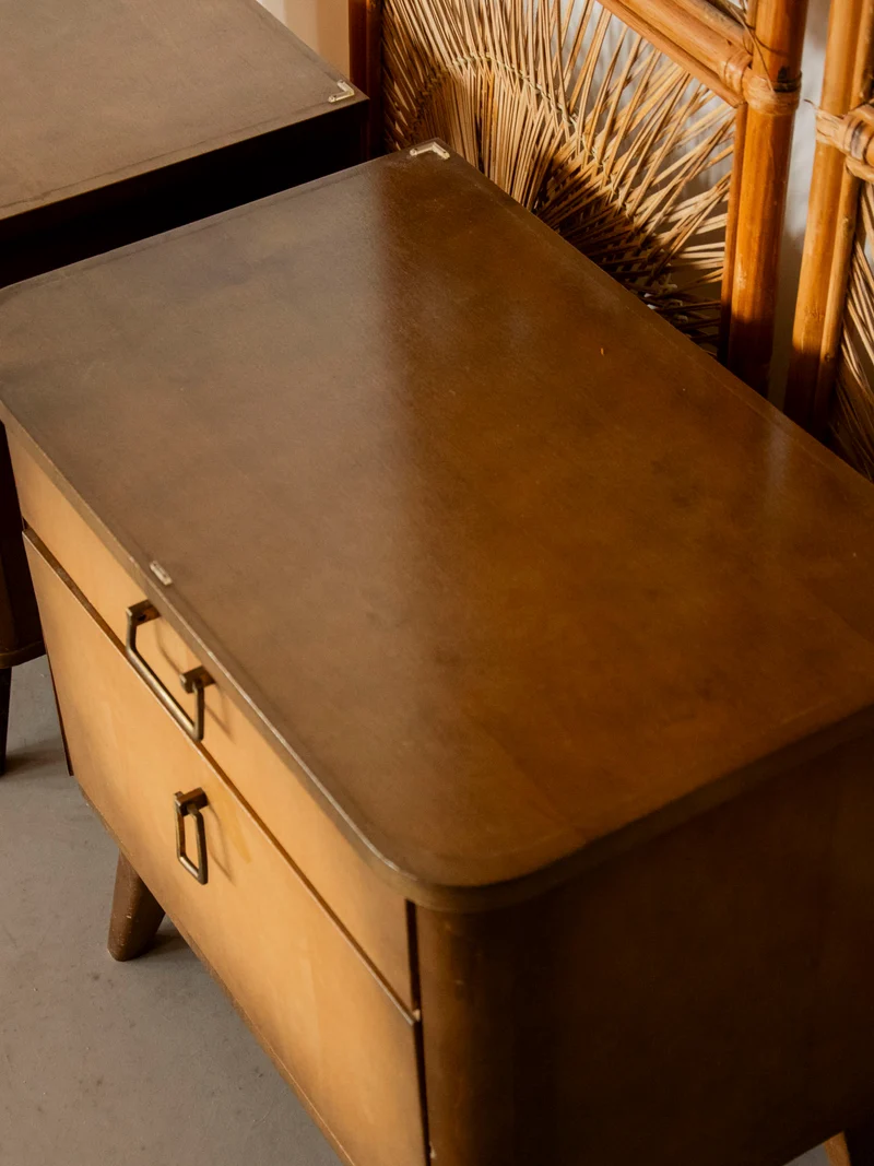 Maïa, la paire de tables de chevet mid-century N°1582