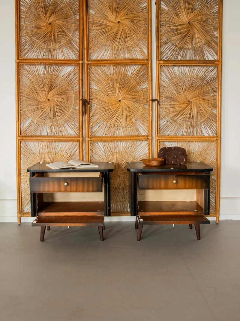 Maïa, la paire de tables de chevet mid-century N°1581