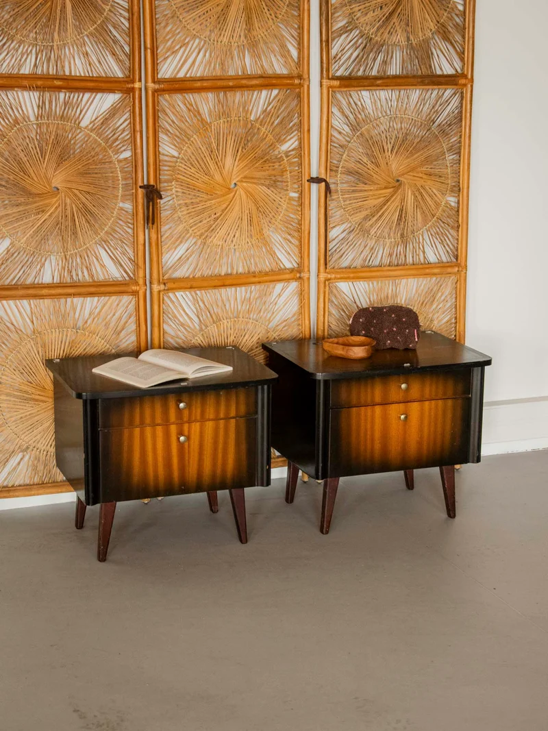 Maïa, la paire de tables de chevet mid-century N°1581