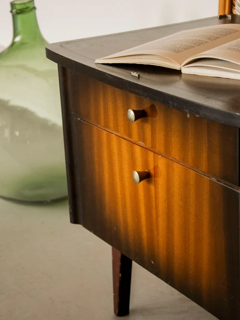 Maïa, la paire de tables de chevet mid-century N°1581