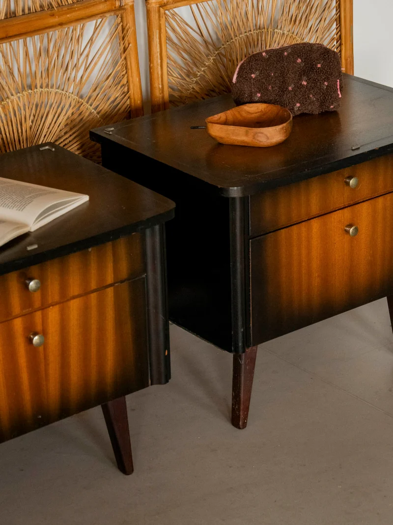 Maïa, la paire de tables de chevet mid-century N°1581