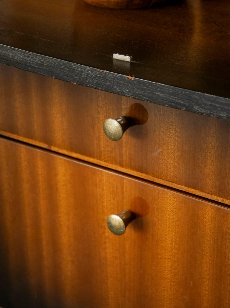 Maïa, la paire de tables de chevet mid-century N°1581