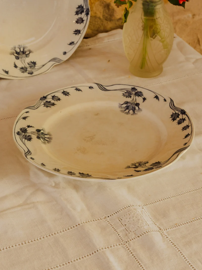 Antoinette, le lot de 7 assiettes en faïence N°339