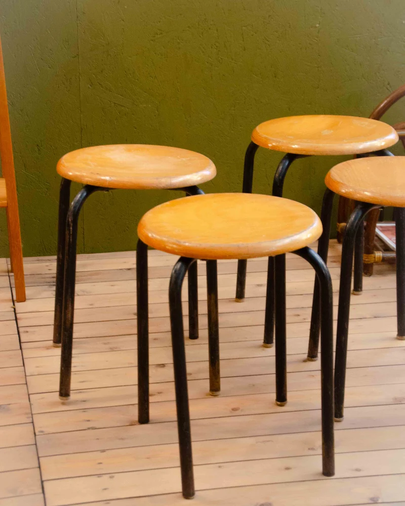 Regis, le lot de 4 tabourets d'école N°1543