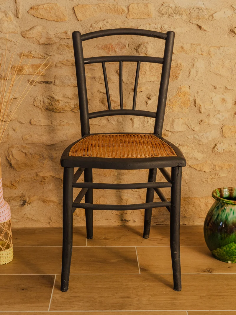 Claude, la chaise en bois noir N°1591
