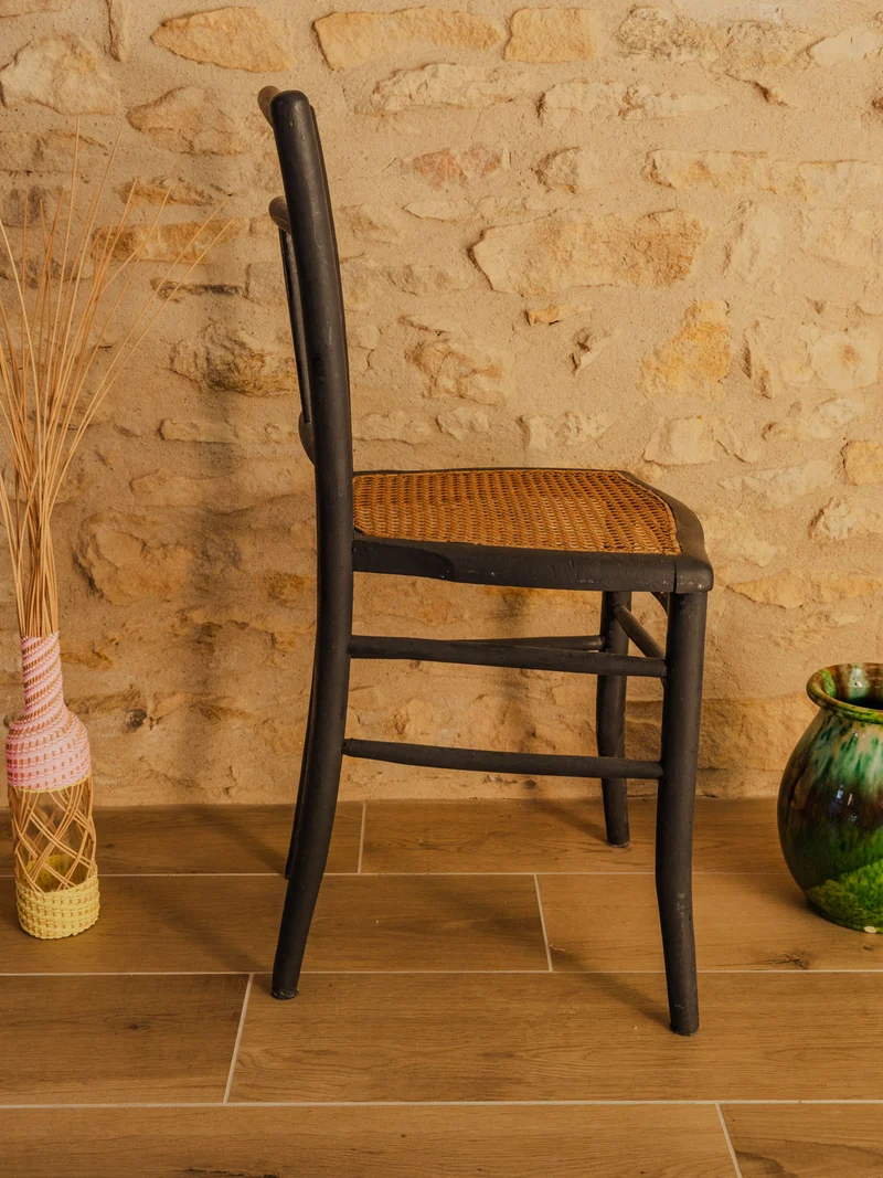 Claude, la chaise en bois noir N°1591