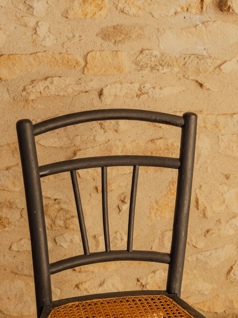 Claude, la chaise en bois noir N°1591