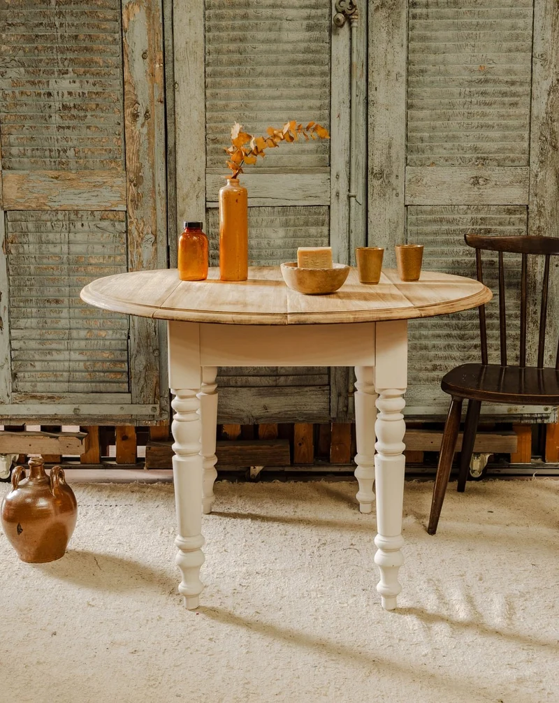 Romy, la table à manger ronde en bois N°1490