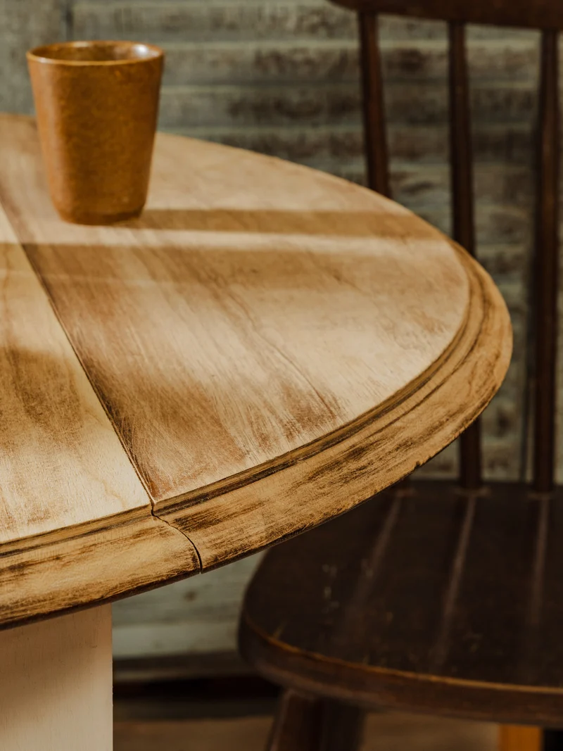 Romy, la table à manger ronde en bois N°1490