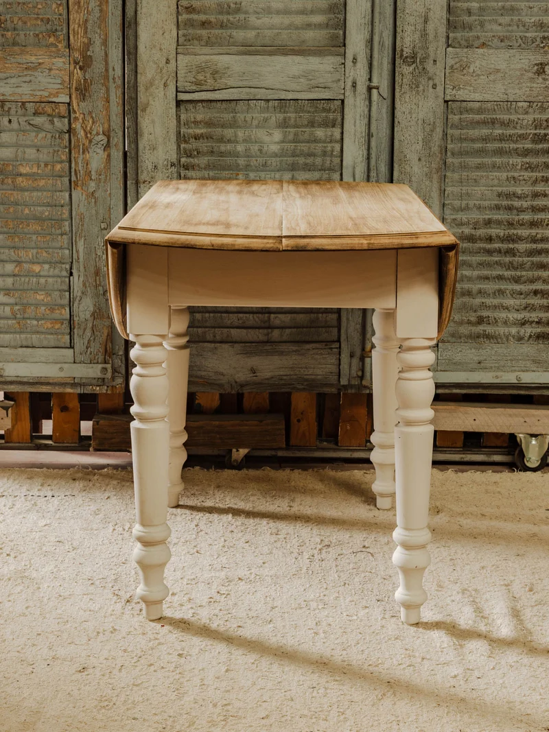 Romy, la table à manger ronde en bois N°1490
