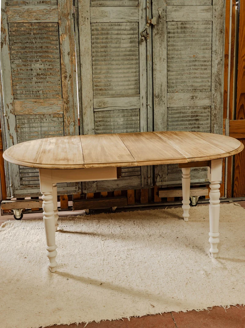 Romy, la table à manger ronde en bois N°1490