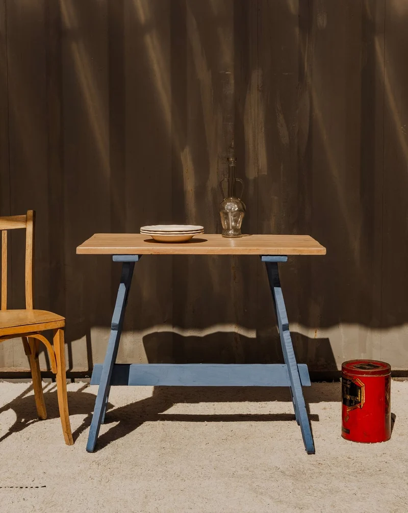 Romy, la table à manger en bois bleu clair N°1482