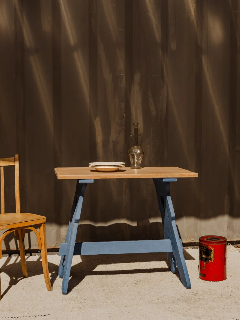 Romy, la table à manger en bois bleu clair N°1482