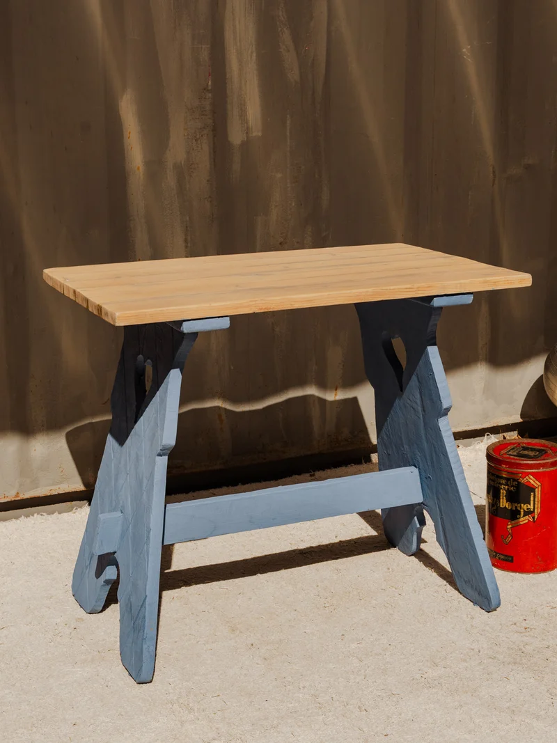 Romy, la table à manger en bois bleu clair N°1482
