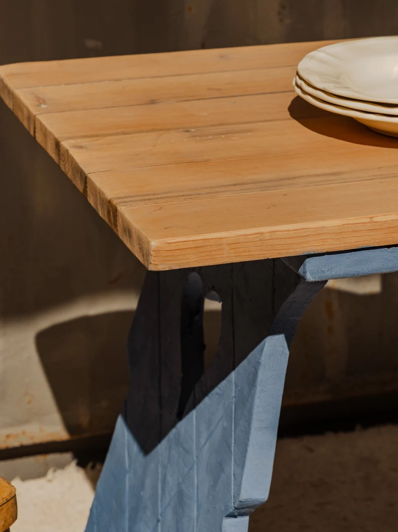 Romy, la table à manger en bois bleu clair N°1482