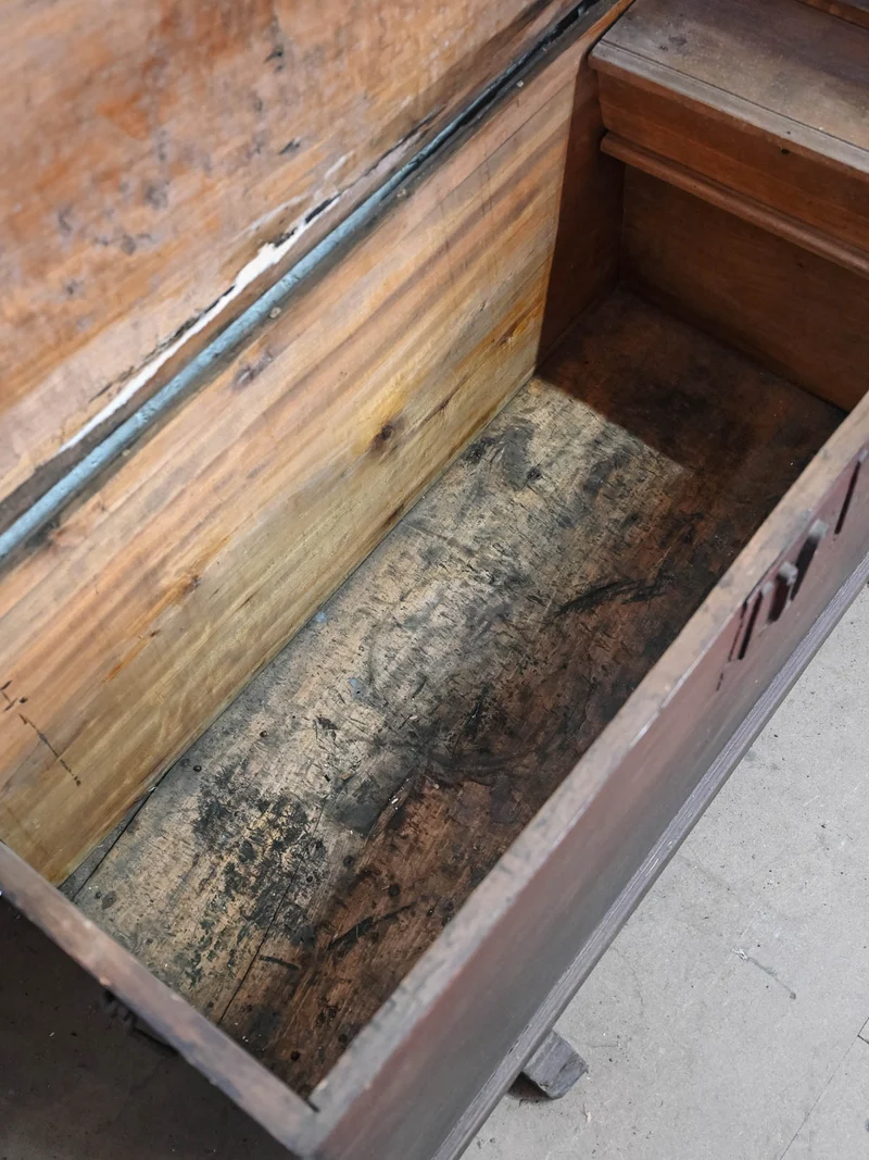 Lucien, le coffre ancien en bois N°190