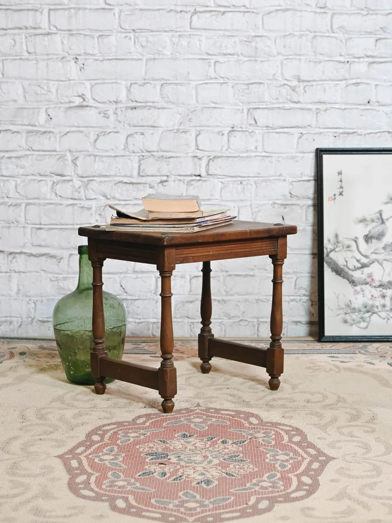 Francine, la table d'appoint en bois rustique N°1522